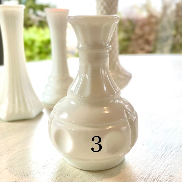 Set of 5 Vintage Milk glass Vases - Picture 4 of 6